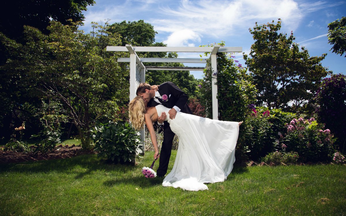 Lake Erie Elopement - in the Garden